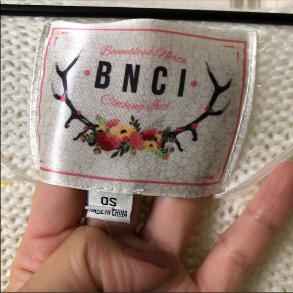 NWT BNCI Acrylic Cardigan Fringe White One Size - Picture 11 of 12